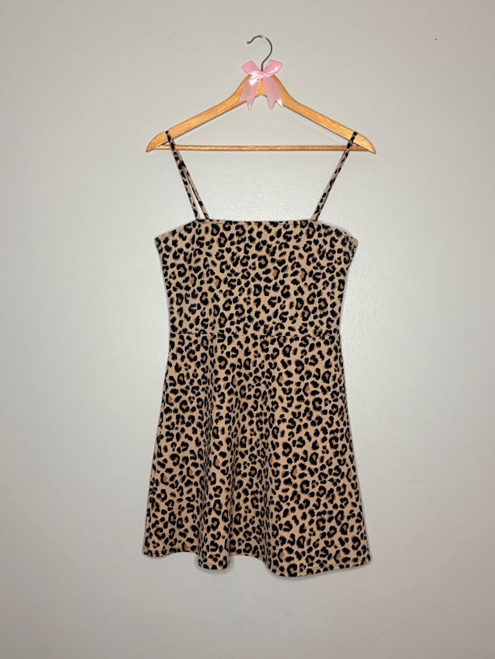 H&M leopard print spaghetti strap skater dress super cute, stretchy
